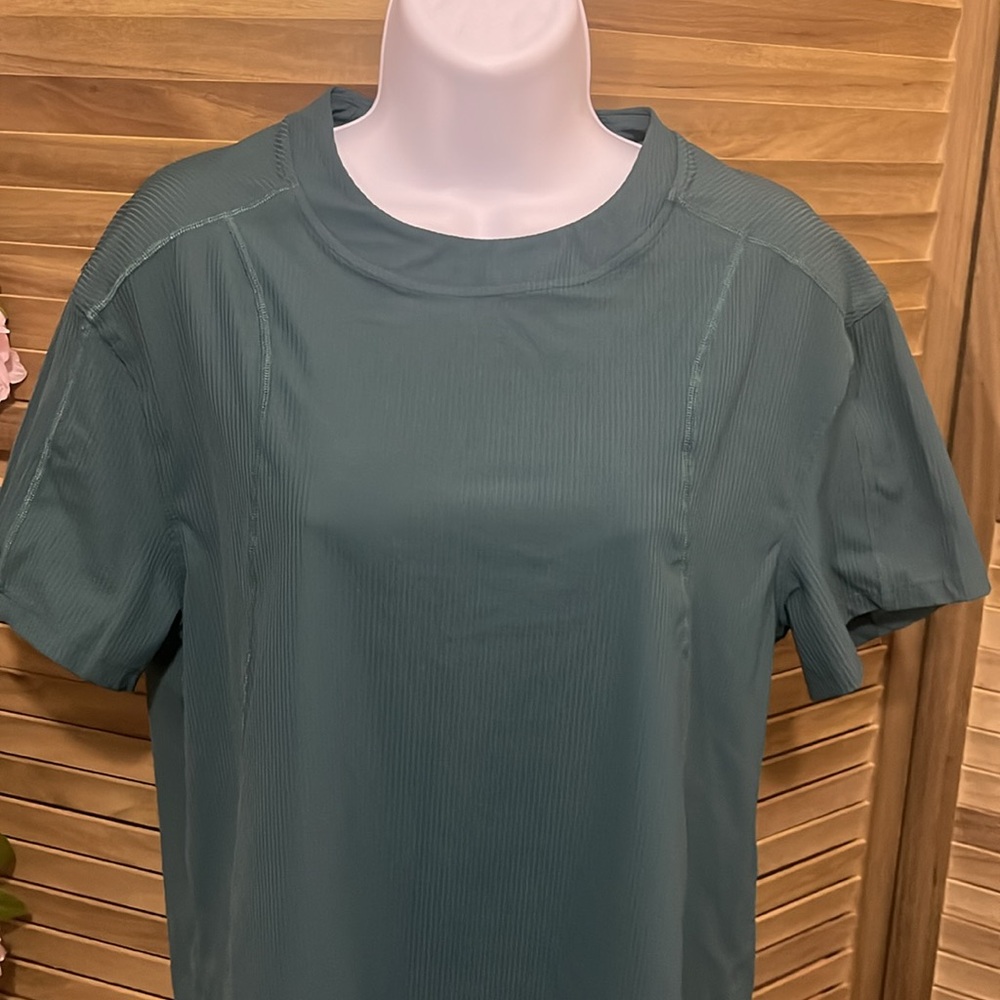 Lululemon Ribbed Top Asia fit - Picture 2 of 7